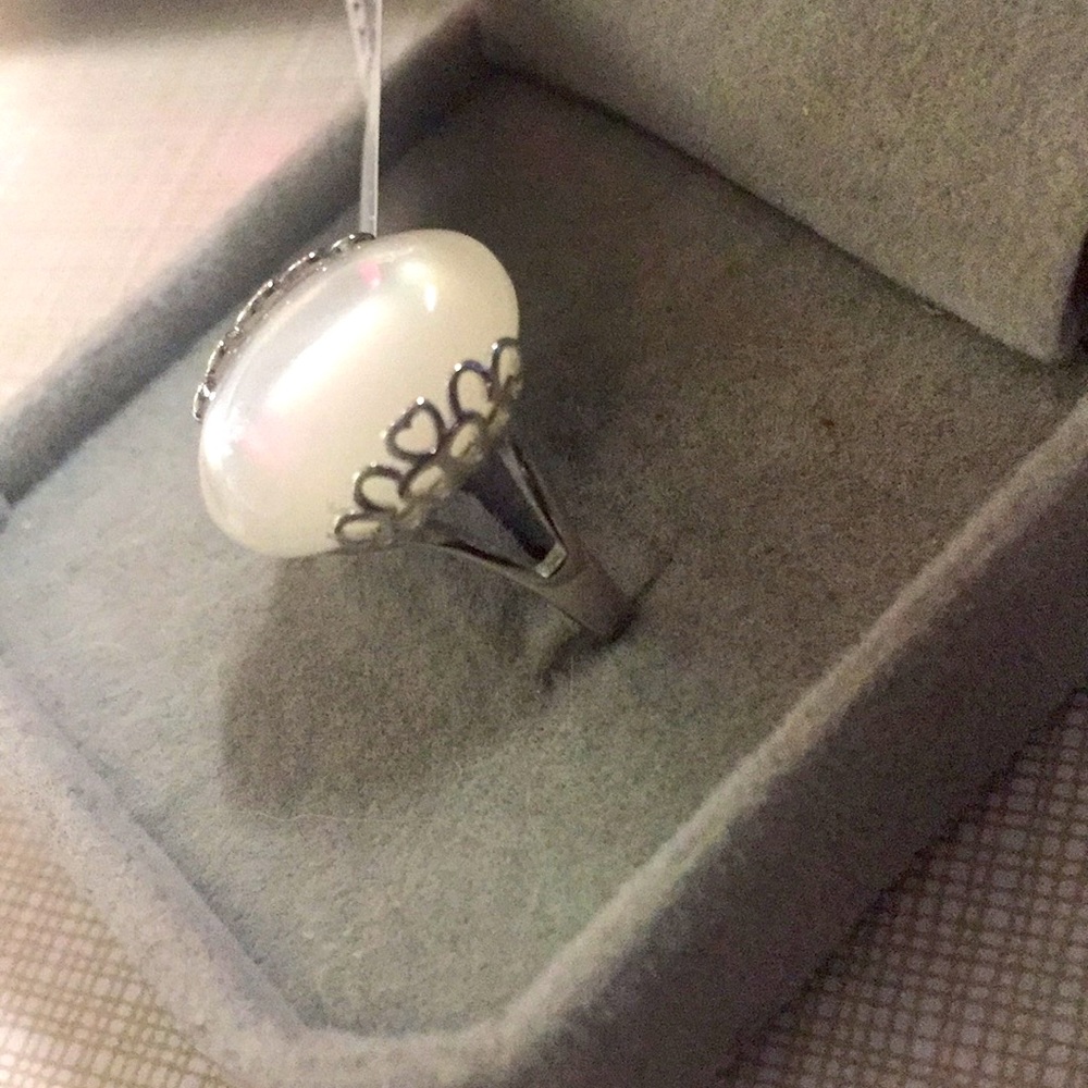 MADE IN USA NEW Beautiful Mother of Pearl Ring - Picture 2 of 11